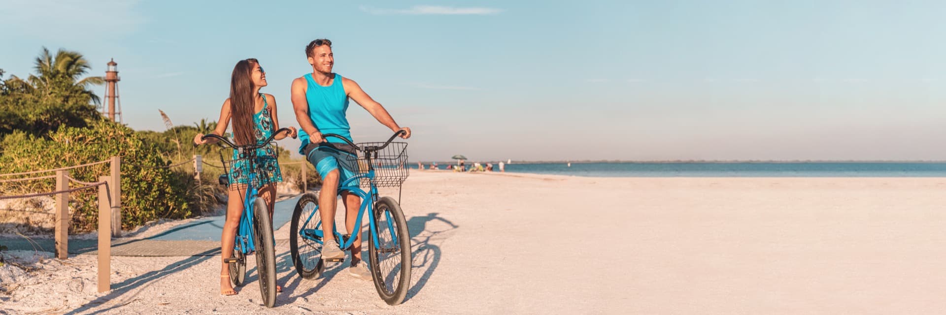 海　自転車　カップル